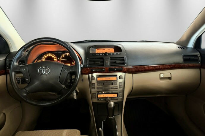 toyota-avensis-diesel-2006-big-15