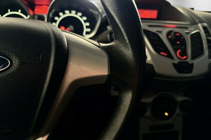 ford-fiesta-bensin-2010-big-22