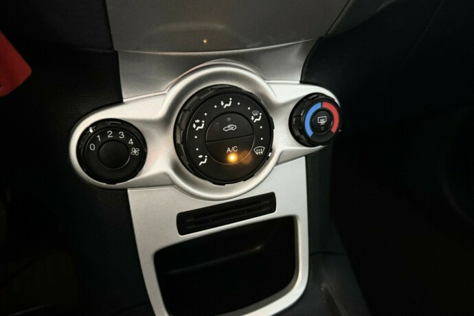 ford-fiesta-bensin-2010-big-26