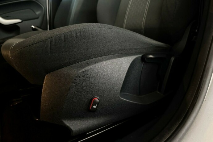 ford-fiesta-bensin-2010-big-15