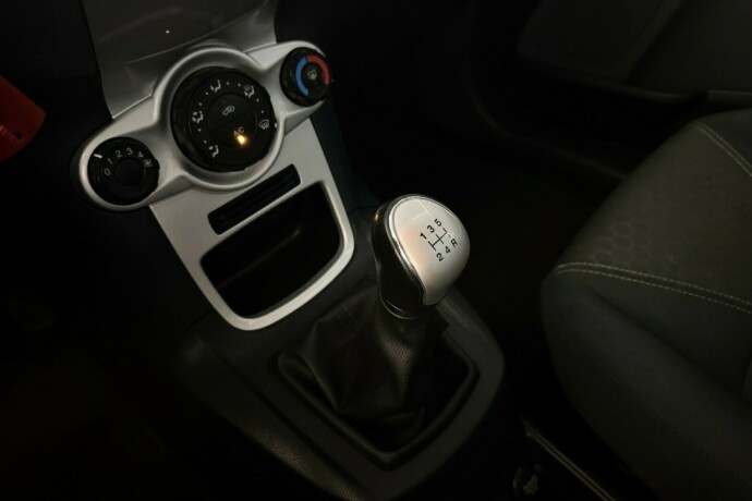 ford-fiesta-bensin-2010-big-27