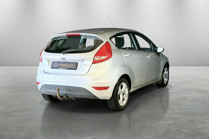 ford-fiesta-bensin-2010-big-6