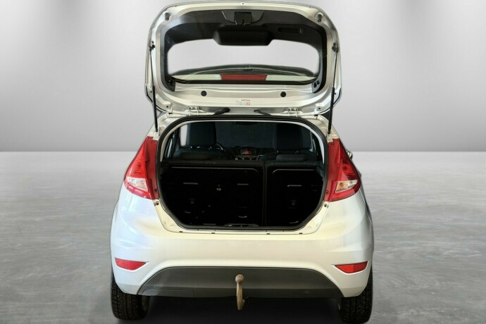 ford-fiesta-bensin-2010-big-11