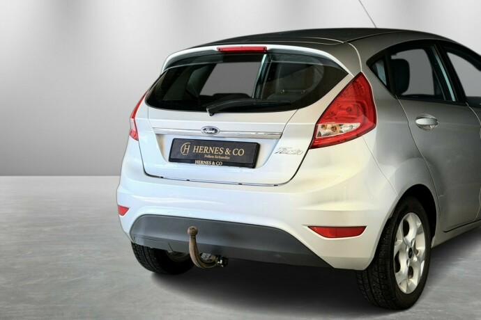 ford-fiesta-bensin-2010-big-7
