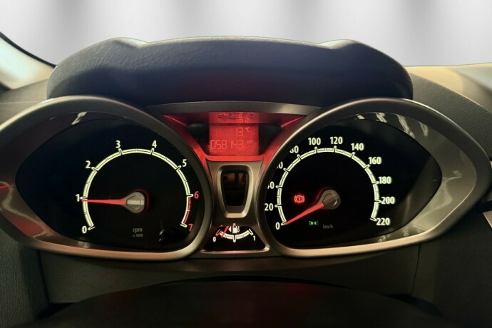 ford-fiesta-bensin-2010-big-23