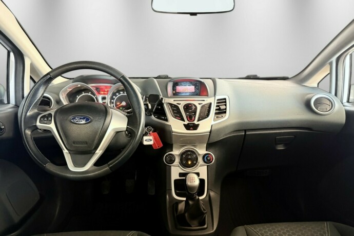 ford-fiesta-bensin-2010-big-18