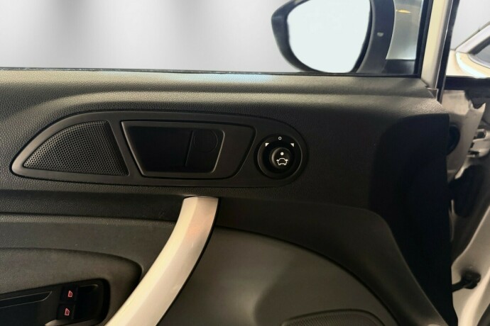 ford-fiesta-bensin-2010-big-14