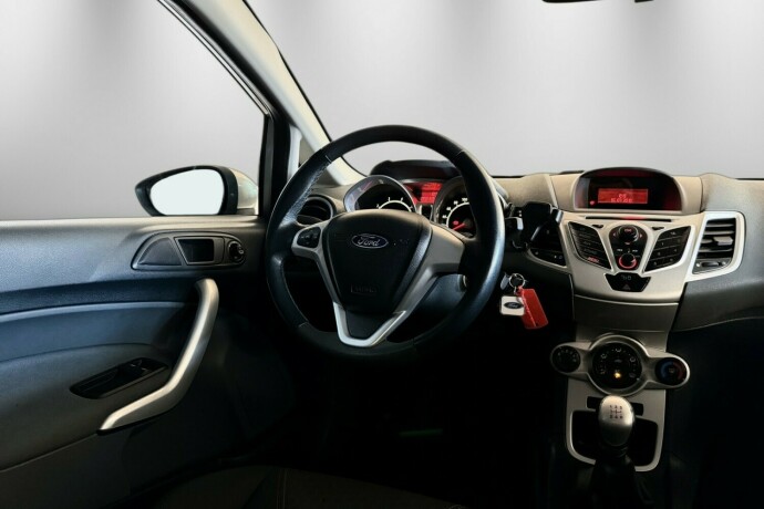 ford-fiesta-bensin-2010-big-19