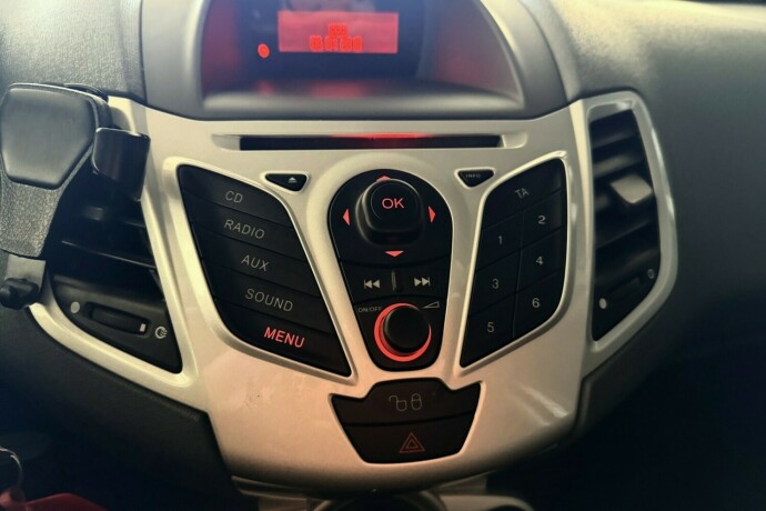 ford-fiesta-bensin-2010-big-25