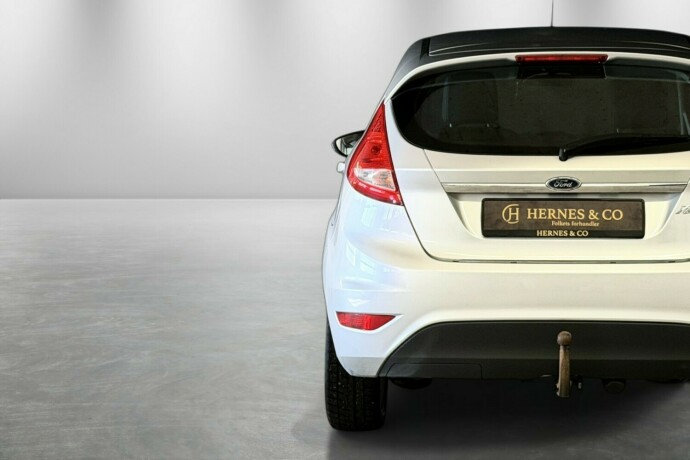 ford-fiesta-bensin-2010-big-10