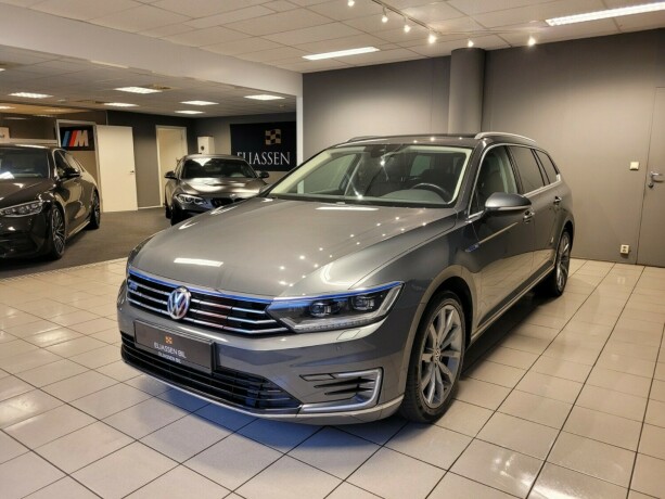 volkswagen-passat-plug-in-petrol-2017-big-8