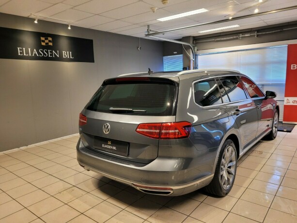 volkswagen-passat-plug-in-petrol-2017-big-5