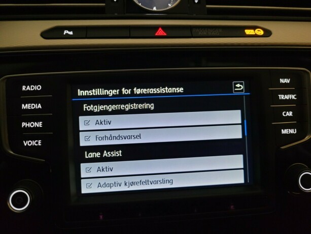 volkswagen-passat-plug-in-petrol-2017-big-37