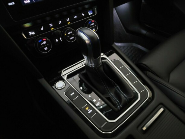 volkswagen-passat-plug-in-petrol-2017-big-24