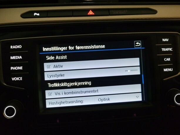 volkswagen-passat-plug-in-petrol-2017-big-38