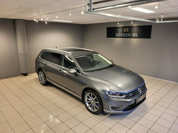 volkswagen-passat-plug-in-petrol-2017-big-1