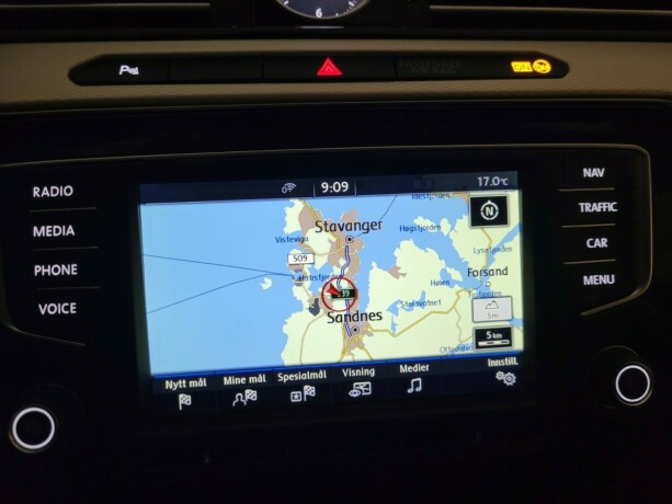 volkswagen-passat-plug-in-petrol-2017-big-29