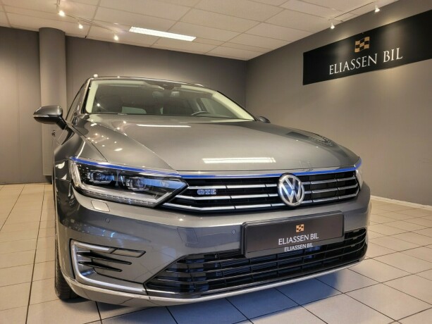volkswagen-passat-plug-in-petrol-2017-big-9