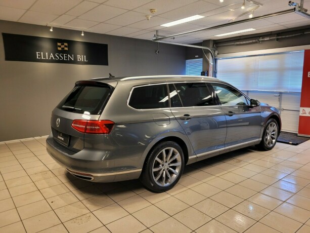 volkswagen-passat-plug-in-petrol-2017-big-4