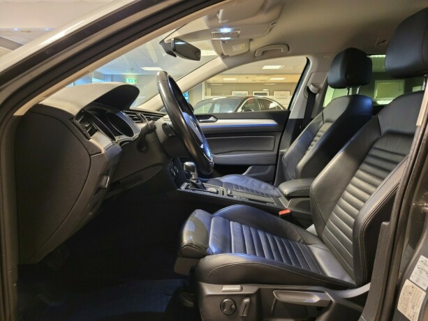 volkswagen-passat-plug-in-petrol-2017-big-21