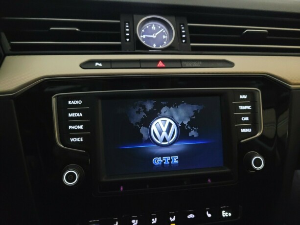 volkswagen-passat-plug-in-petrol-2017-big-25