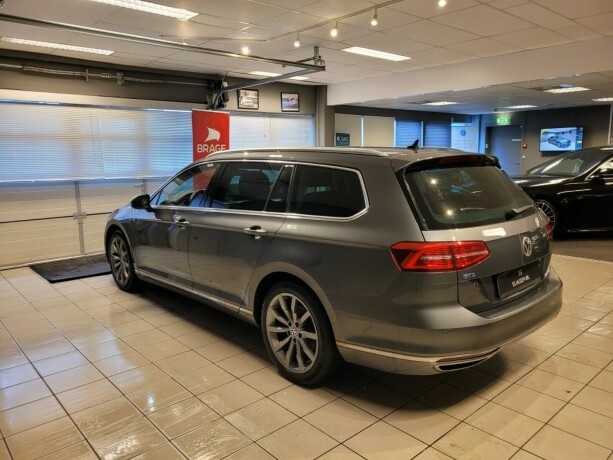 volkswagen-passat-plug-in-petrol-2017-big-6