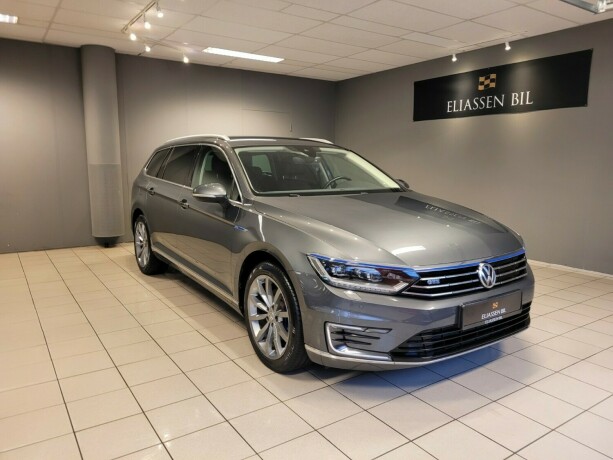 volkswagen-passat-plug-in-petrol-2017-big-10