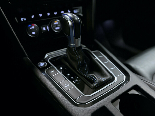 volkswagen-passat-plug-in-petrol-2018-big-16