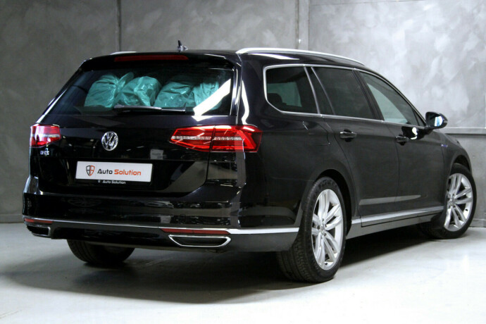 volkswagen-passat-plug-in-petrol-2018-big-1