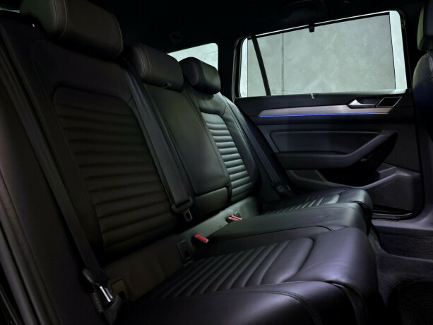 volkswagen-passat-plug-in-petrol-2018-big-3