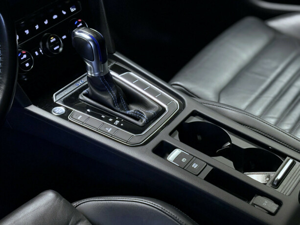 volkswagen-passat-plug-in-petrol-2018-big-17