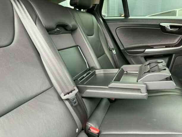 volvo-v60-cross-country-diesel-2016-big-17