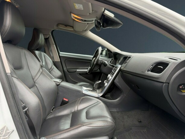 volvo-v60-cross-country-diesel-2016-big-13