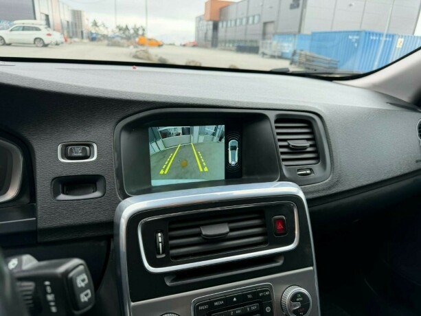 volvo-v60-cross-country-diesel-2016-big-24