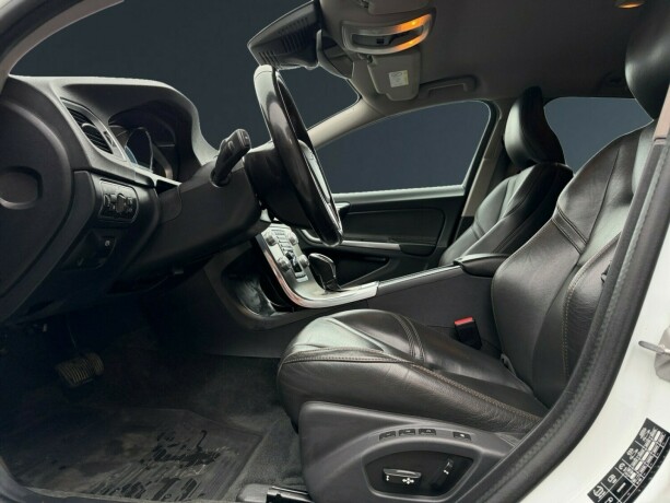 volvo-v60-cross-country-diesel-2016-big-8