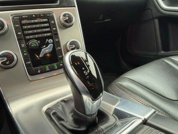 volvo-v60-cross-country-diesel-2016-big-28