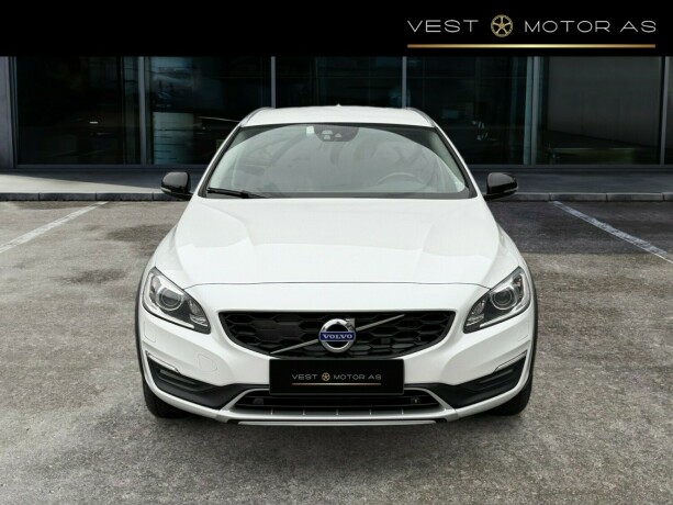 volvo-v60-cross-country-diesel-2016-big-1