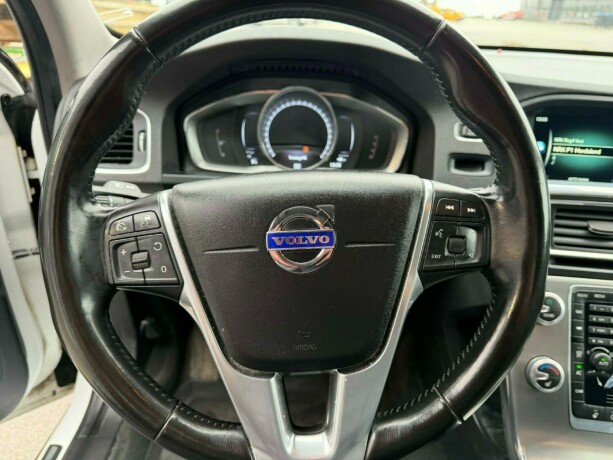 volvo-v60-cross-country-diesel-2016-big-19