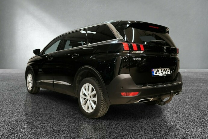 peugeot-5008-diesel-2018-big-2
