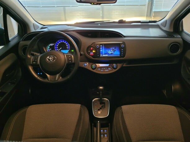 toyota-yaris-elektrisitetbensin-2016-big-27