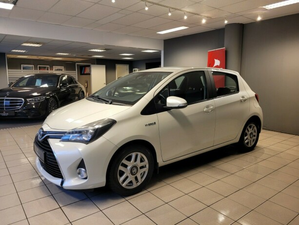 toyota-yaris-elektrisitetbensin-2016-big-7