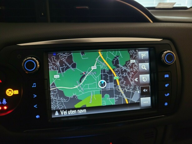 toyota-yaris-elektrisitetbensin-2016-big-24