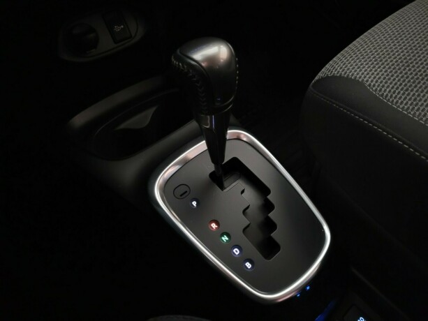 toyota-yaris-elektrisitetbensin-2016-big-21