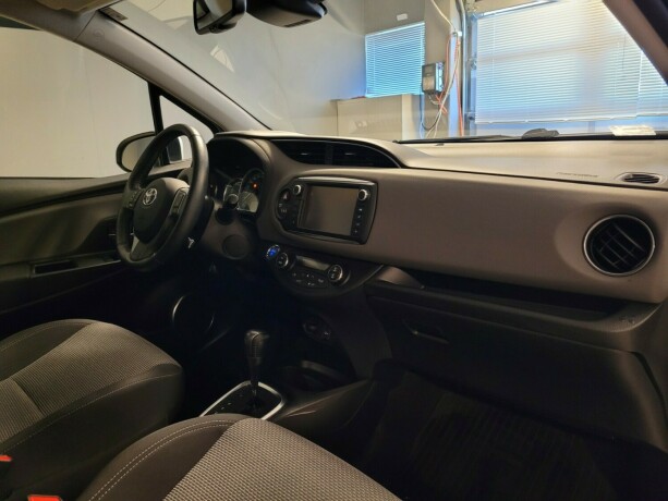 toyota-yaris-elektrisitetbensin-2016-big-13