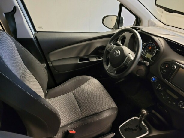 toyota-yaris-elektrisitetbensin-2016-big-14