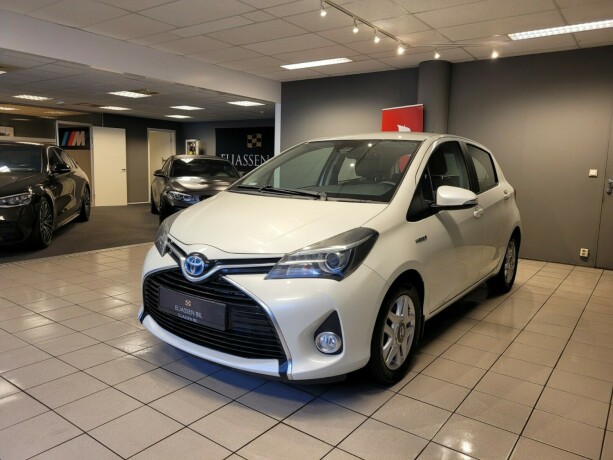 toyota-yaris-elektrisitetbensin-2016-big-8