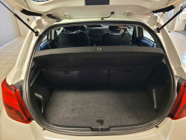 toyota-yaris-elektrisitetbensin-2016-big-18