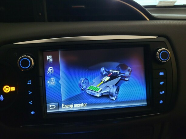 toyota-yaris-elektrisitetbensin-2016-big-26