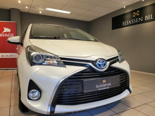 toyota-yaris-elektrisitetbensin-2016-big-9