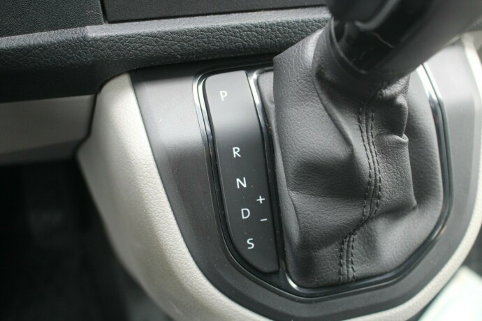 volkswagen-transporter-diesel-2019-big-18